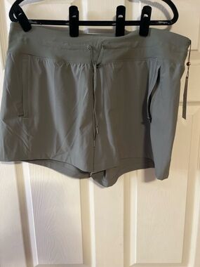 CALIA Truelight 4” shorts
